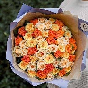 Букет из 51 жёлтой, оранжевой и кремовой розы 35-40 см (Россия)