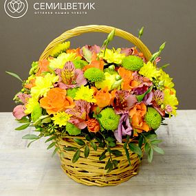 Композиция из розы, лизиантуса, альстромерии и хризантемы в корзине