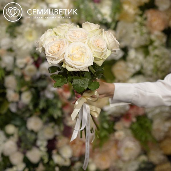 Букет из 9 белых пионовидных роз White O'Hara 40 см