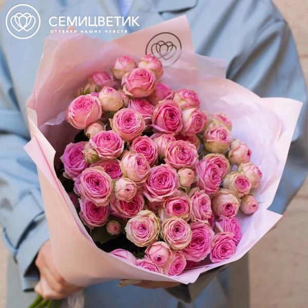 Букет из 9 розовых кустовых пионовидных роз 50 см (Россия)