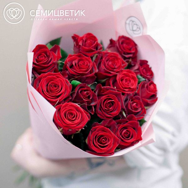 Букет из 15 красных роз 70 см (Россия) в розовой пленке