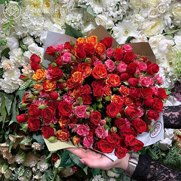 Букет из 25 кустовых роз 40 см нежный микс (Эквадор)