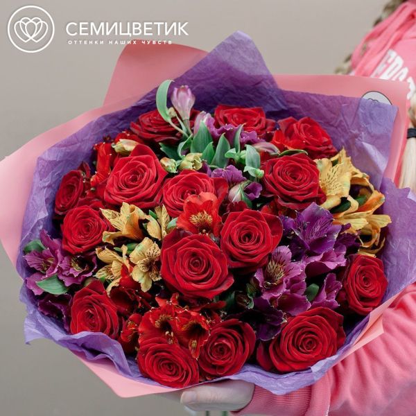 Букет из 15 красных роз 35-40 см (Россия) и 10 альстромерий микс