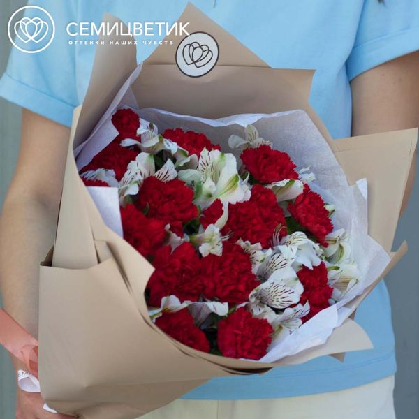 Букет из 15 красных гвоздик и 10 белых альстромерий