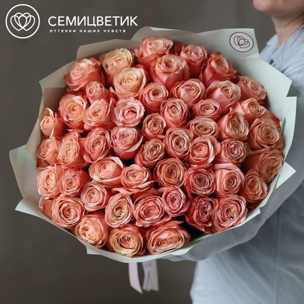 Букет из 51 пионовидной розы Kahala 50 см (Эквадор)