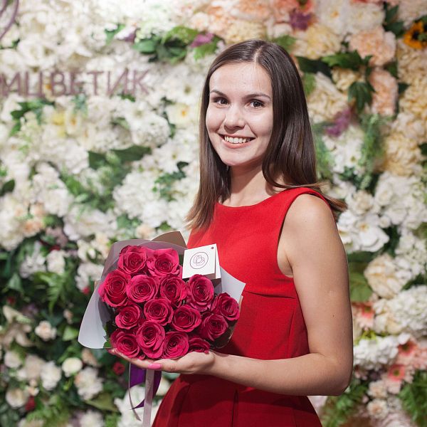 15 малиновых роз (Кения) 40 см Premium