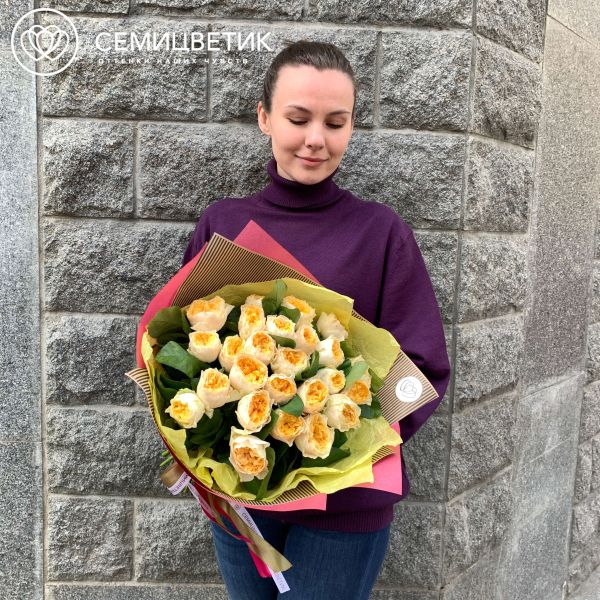 Букет из 25 кремовых пионовидных роз Peach Vuvuzela 40 см