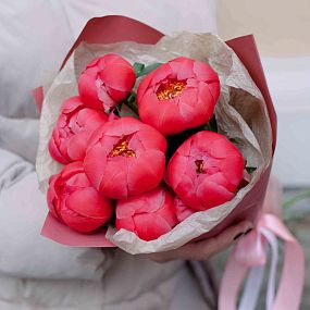 Букет из 7 коралловых пионов Coral Sunset Premium