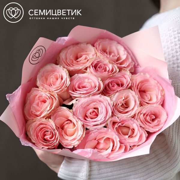 Букет из 15 нежно-розовых роз Esperance 60 см (Кения) в розовой упаковке