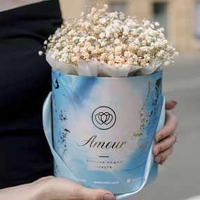 Монобукет  в голубой шляпной коробке Amour Mini из 7 бежевых гипсофил