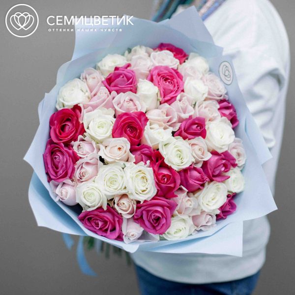 Букет из 51 белой, малиновой и нежно-розовой розы 70 см (Россия)