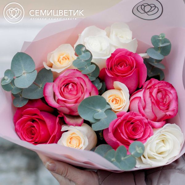 Букет из 11 роз 50 см нежный микс (Эквадор) с эвкалиптом