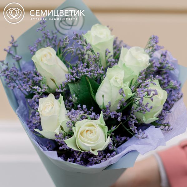 Букет из 7 белых роз 40 см (Кения) с лимониумом
