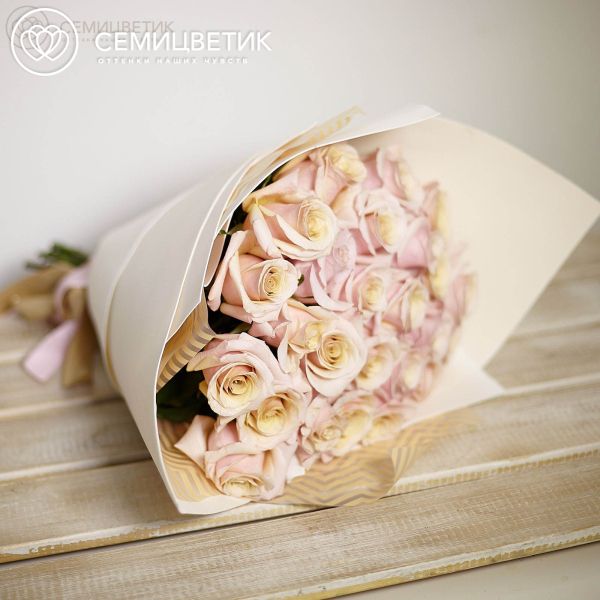 Букет из 25 нежно-розовых роз Mother of pearl 50 см (Эквадор)