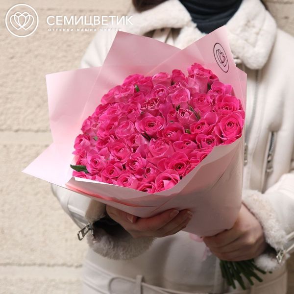 Букет из 51 розовой розы 40 см (Кения) в розовой упаковке