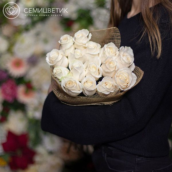 Букет из 15 белых роз Vendela 70 см (Эквадор) в натуральной упаковке