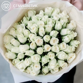 Букет из 61 белой розы 35-40 см (Кения) в белой пленке