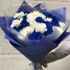 Букет из 25 белых и синих роз