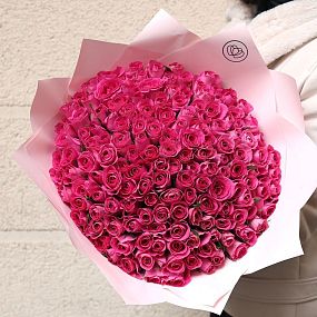 Букет из 151 розовой розы 40 см (Кения) в розовой упаковке