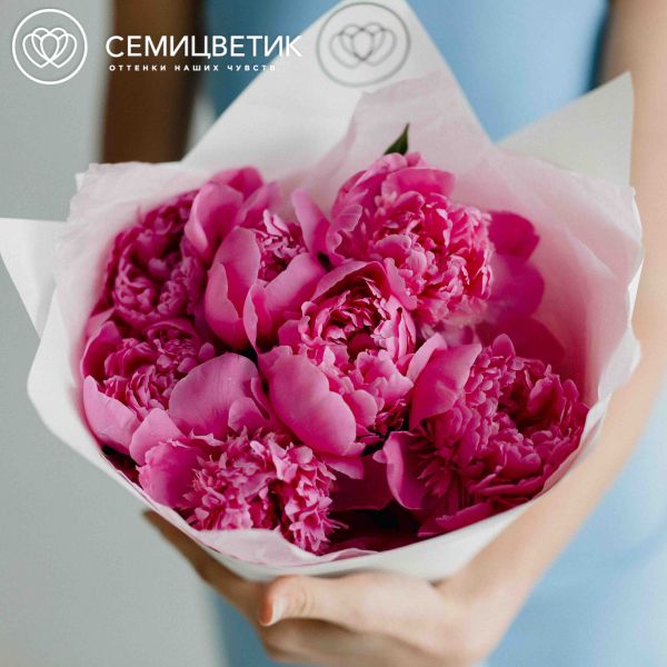 Букет из 7 ярко-розовых пионов Standart Plus