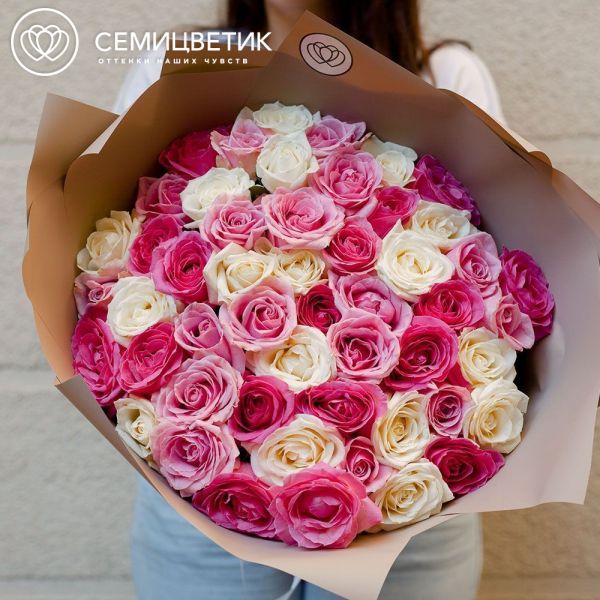 Букет из 51 розовой, нежно-розовой и белой розы 60 см (Россия)