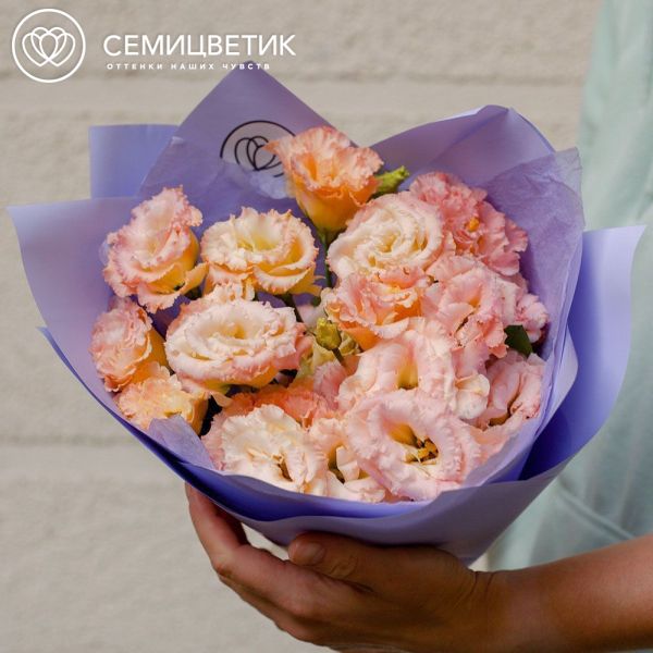 Букет из 15 кремовых лизиантусов
