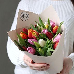 Букет из 15 тюльпанов микс 40 см