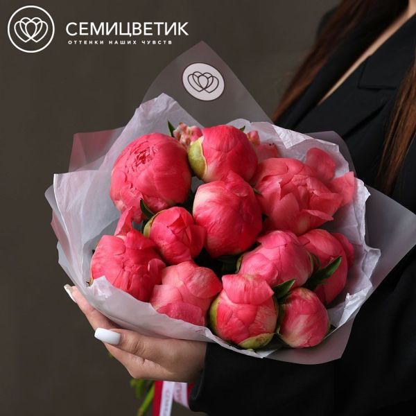 Букет из 11 коралловых пионов Coral Sunset Premium