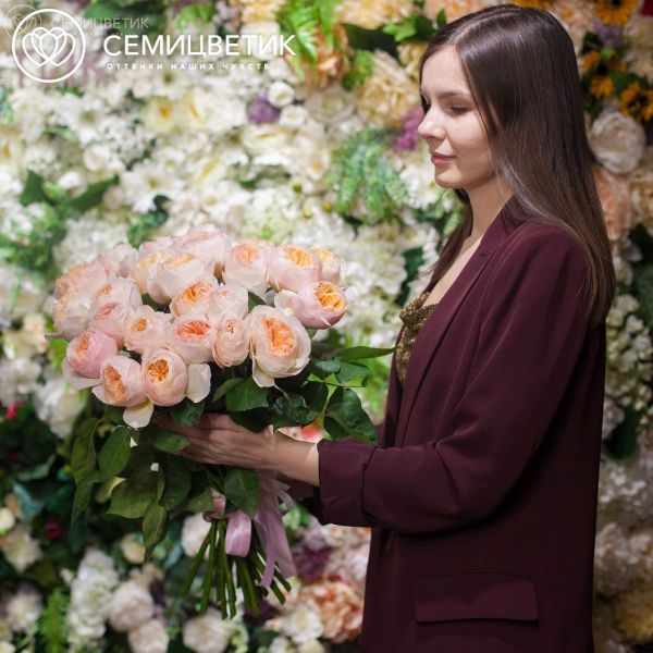 Букет из 25 персиковых пионовидных роз Juliet 50 см (Эквадор)