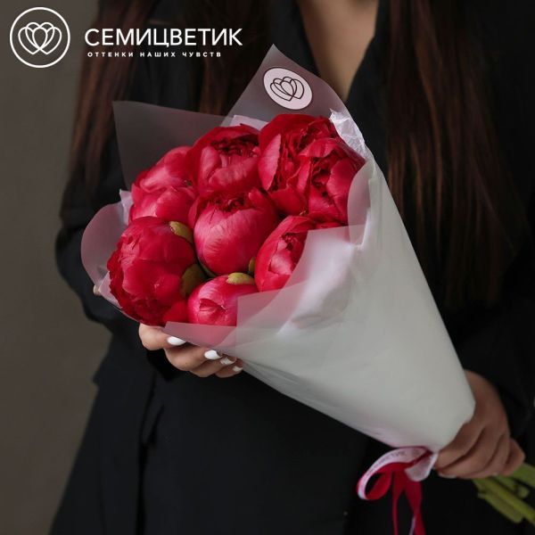 Букет из 9 ярко-розовых пионов Command Performance Premium
