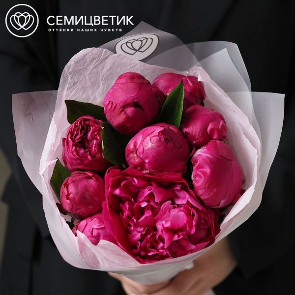 Букет из 9 ярко-розовых пионов Red Sarah Bernhardt Premium