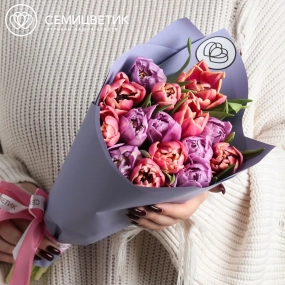 Букет из 15 розовых и сиреневых пионовидных тюльпанов