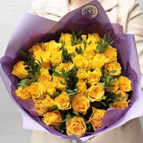Букет из 35 желтых роз 35-40 см (Россия) с фисташкой