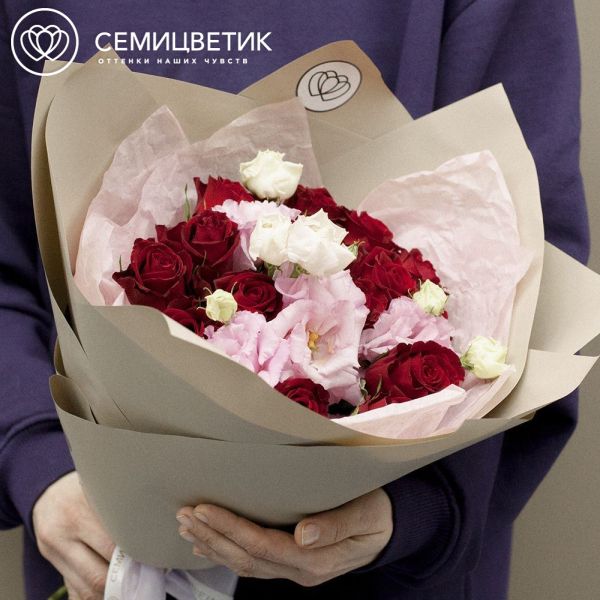 Букет из 15 красных роз (Кения) с 6 розовыми лизиантусами