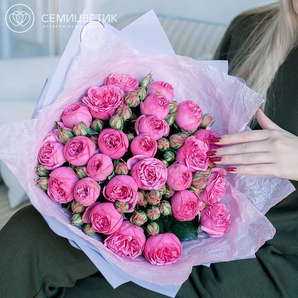 Букет из 25 ярко-розовых пионовидных кустовых роз Pink Piano 40 см