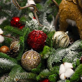 Большая новогодняя композиция из нобилиса с оленем