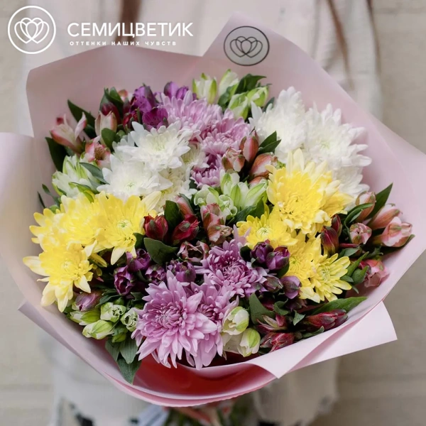 Букет из хризантемы с альстромерией в розовой пленке
