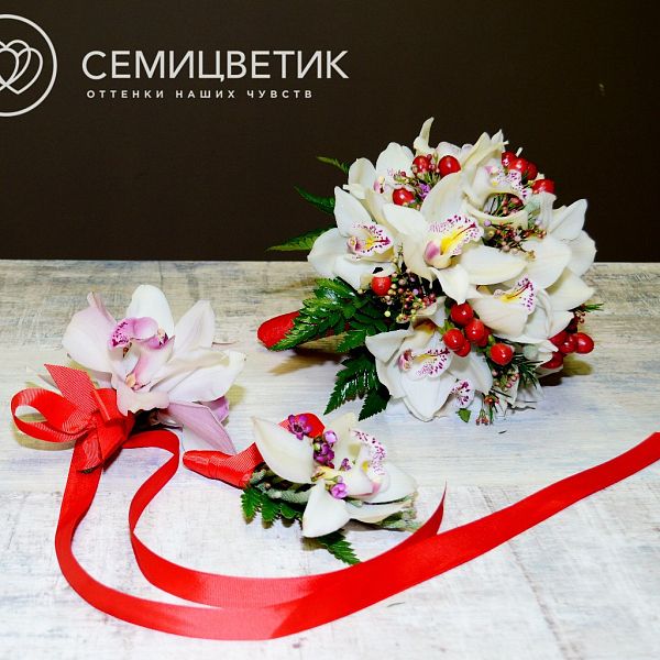 Свадебный букет из орхидеи цимбидиум и хиперикума