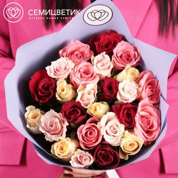 Букет из 25 роз микс (Кения) 35-40 см в сиреневой пленке