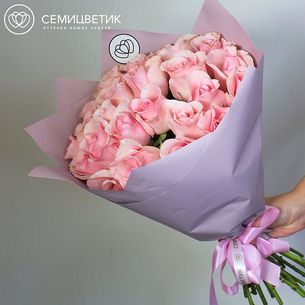 Букет из 25 розовых роз 40 см (Кения) Premium в дизайнерской пленке