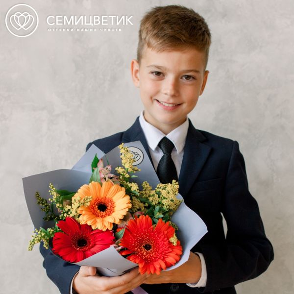 Букет из гербер и альстромерий с зеленью в сиреневой пленке
