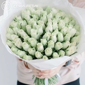 Букет из 75 белых роз 30 см (Кения) в белой пленке