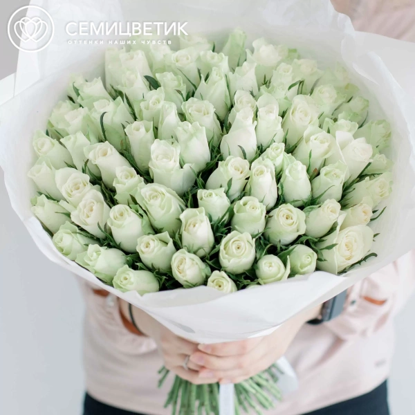 Букет из 75 белых роз 30 см (Кения) в белой пленке