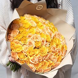 Букет из 101 желтой и кремовой розы 35-40 см (Россия) в кремовой пленке
