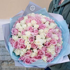 Букет из 101 белой и розовой розы 40 см (Россия)