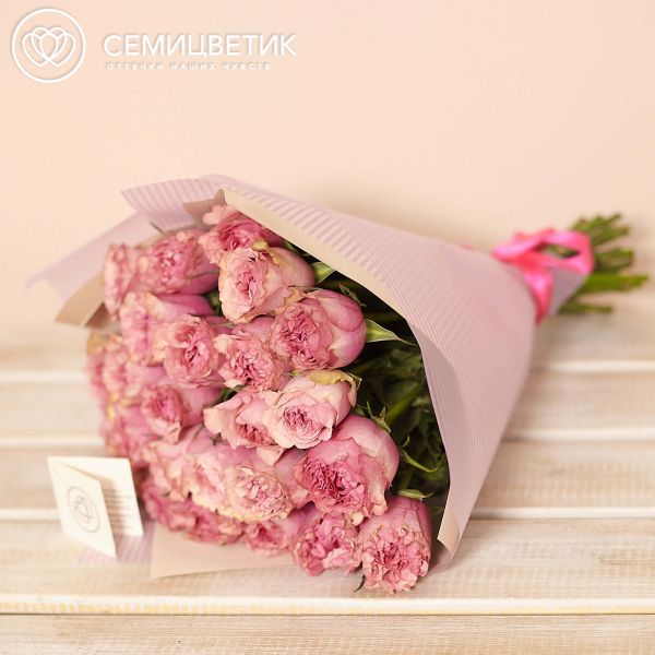 Букет из 25 розовых пионовидных роз Love Me Tender 40 см