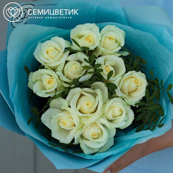 Букет из 11 белых роз 40 см (Россия) с фисташкой