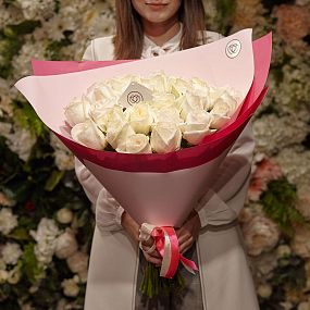 Букет из 25 белых пионовидных роз White O'Hara 40 см