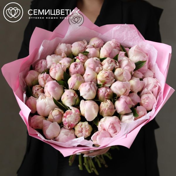Букет из 51 нежно-розового пиона Gardenia Premium