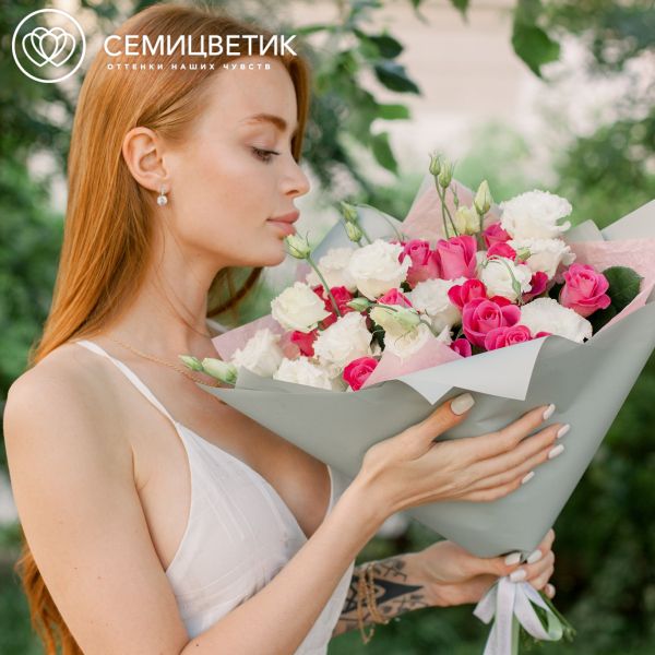 Букет из 15 розовых роз 40 см (Кения) и 7 белых лизиантусов